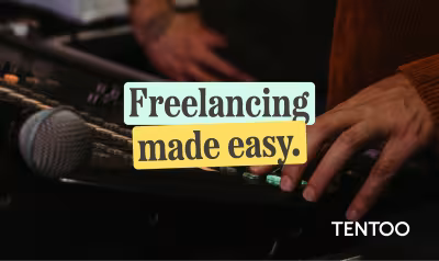 Tagline Freelancing Made Easy van Tentoo met op de achtergrond een geluidstechnicus