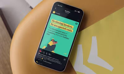 Tentoo app getoond op smartphone op gele achtergrond met tekst 'No chasing invoices, no unexpected costs'